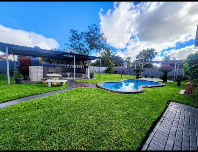 4 BEDROOM HOUSE FOR SALE IN HELIKON PARK